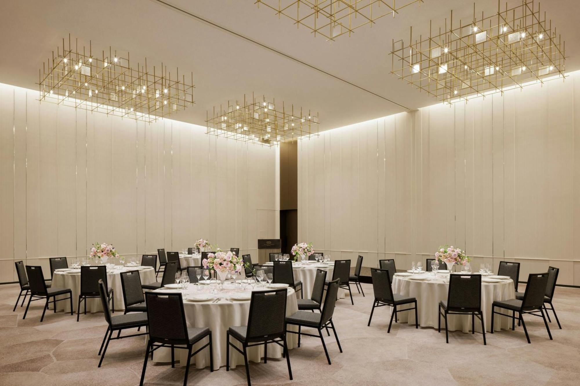 The Osaka Station Hotel, Autograph Collection Екстериор снимка