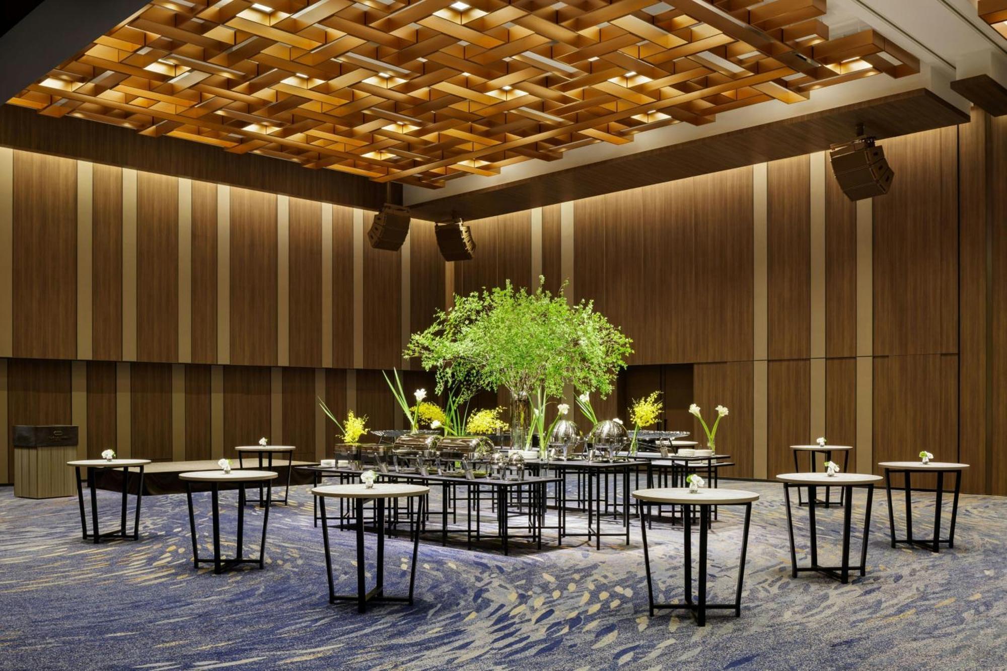 The Osaka Station Hotel, Autograph Collection Екстериор снимка